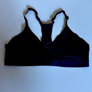 SKIMS RAZORBACK BRA IN Small